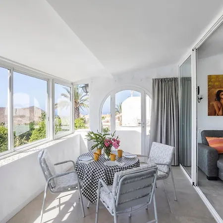 Azure Horizon And Breeze - Panoramic Ocean View And Heated Pool וילה *